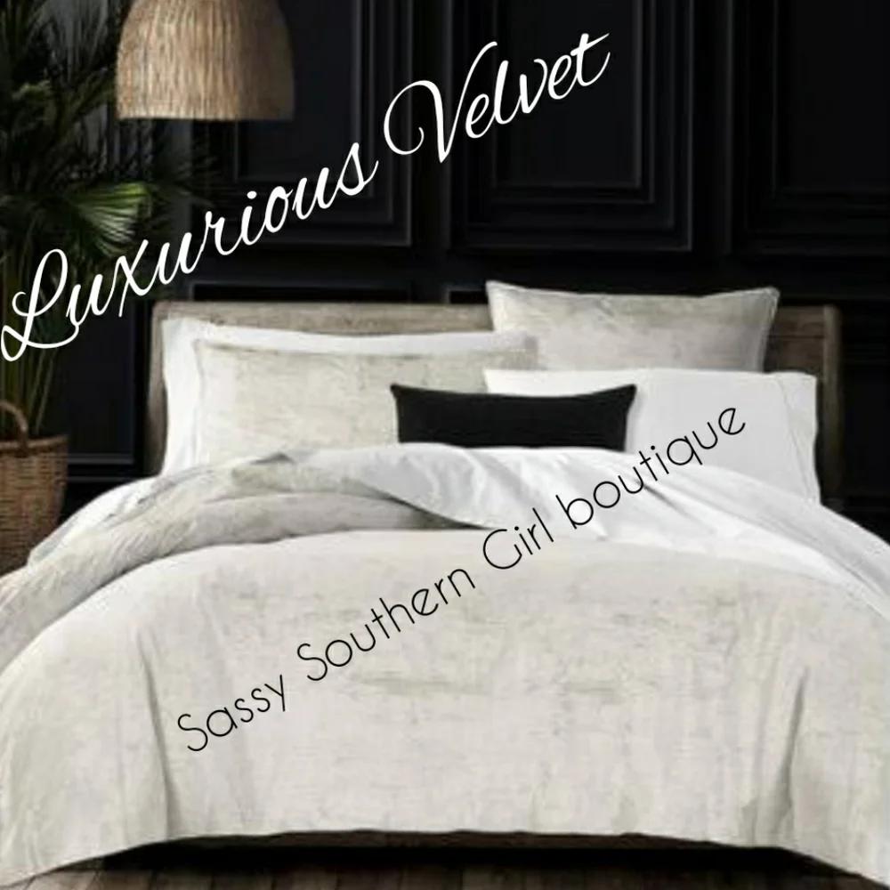 ⭐🆕 Luxurious Velvet Ivory Duvet comforter set